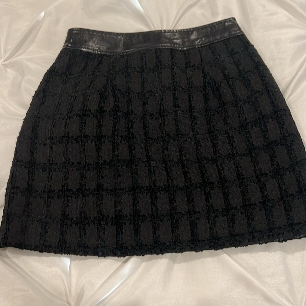 NWOT BLACK SKIRT SIZE XS - Picture 4 of 6
